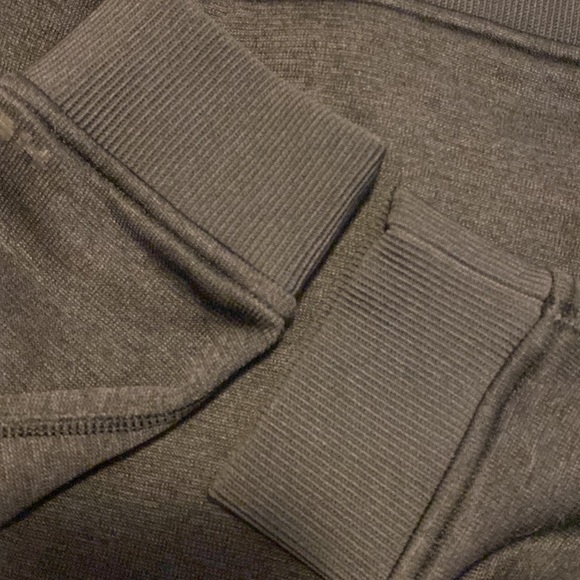 Under Armor Sweater - Picture 3 of 4